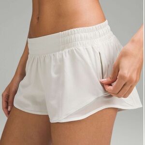 NWT* Lululemon Bone Hotty Hot Low-Rise Lined Short 2.5"